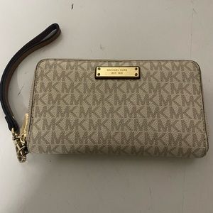 Michael kors phone wallet